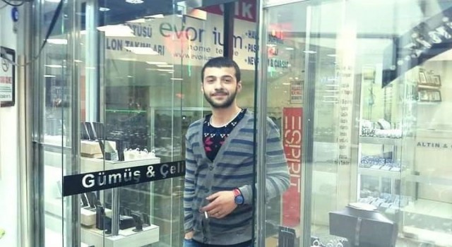 İstanbulda çifte ölüm: İki genç araçta başlarından vurulmuş halde bulundu