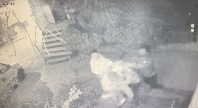 İstanbulda dehşet anları kamerada: Müezzini feci şekilde darp ettiler