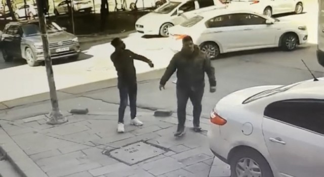 İstanbulda film gibi olay: Polis süsü verip 17 bin dolarını çaldılar