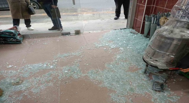 İstanbulda kasap dükkanına kurşun yağdırdılar