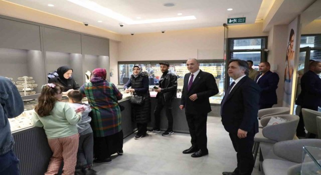 İtalyan öğretmen ve öğrencilerden Başkan Özlüye yakın ilgi