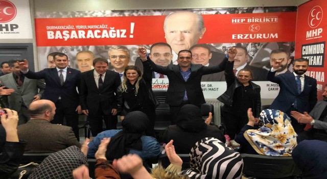 İYİ Parti milletvekilliği adaylığından istifa etti, MHPye katıldı