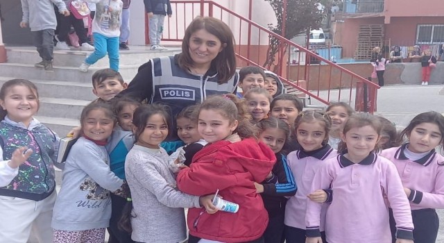 İzmir polisi öğrencilerle buluştu