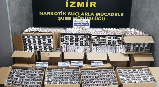 İzmirde 105 bin adet sentetik ecza hap ele geçirildi