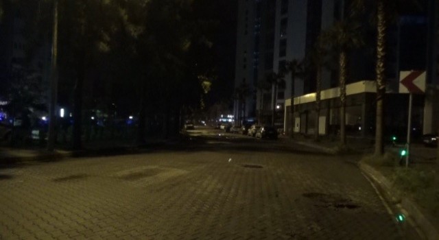 İzmirde akşam saatlerinde ürküten siren sesleri: Rögarlar taştı, site yönetimi siren çaldı