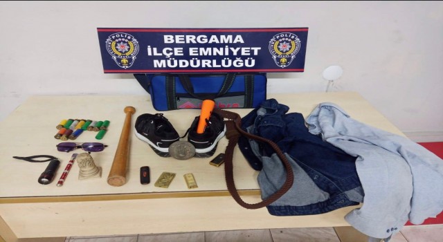 İzmirde bir garip olay: Eşyalarının çalındığını polisten öğrenince şoke oldular