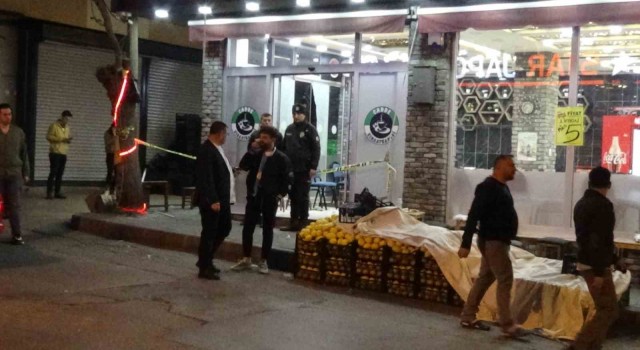 İzmirde kahvehaneye silahlı saldırı: 1 ölü, 5 yaralı