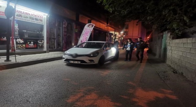 İzmirde otomobile silahlı saldırı: 1 ölü