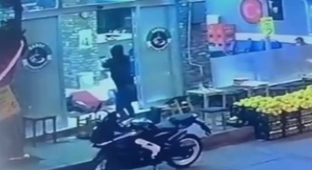 İzmirdeki kanlı kahvehane baskını güvenlik kamerasında