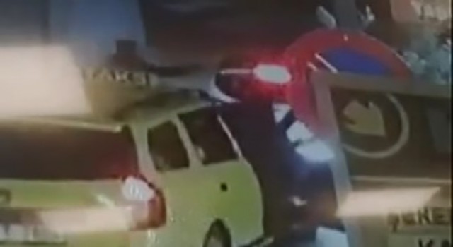 İzmirdeki korkunç cinayet anı kamerada