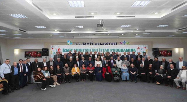 İzmitin muhtarları iftarda bir araya geldi