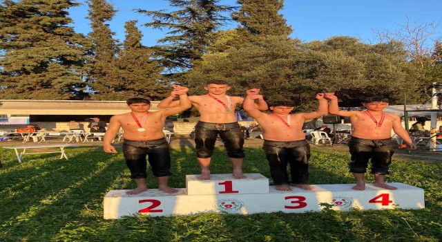 İzmitli pehlivanlar Yalovada madalyaları topladı