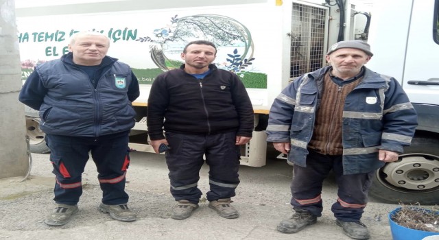 İznikte çöp konteynırında bulunan para sahibine ulaştırıldı