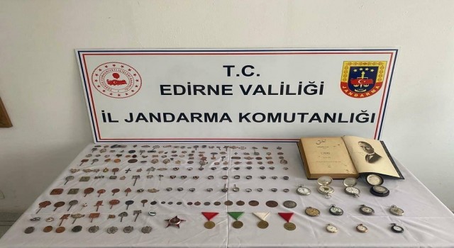 Jandarmadan kaçakçılara darbe: Yüzlerce parça tarihi eser ele geçirildi
