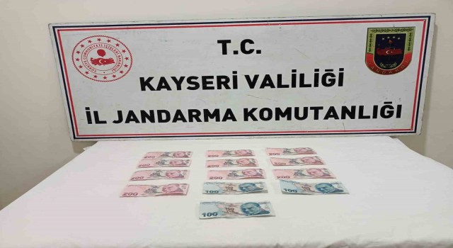 Jandarmadan kalpazan operasyonu: Sahte 2 bin 300 TL ele geçirildi