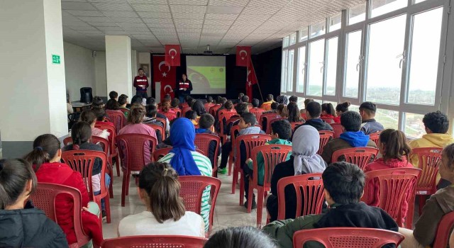 Jandarmadan öğrencilere ‘güvenli internet kullanımı bilgilendirmesi