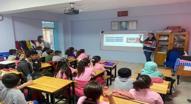 Jandarmadan öğretmen ve öğrencilere siber eğitimi