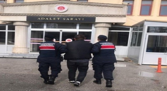 Jandarmayı görünce kaçmaya çalışsa da yakalanmaktan kurtulamadı