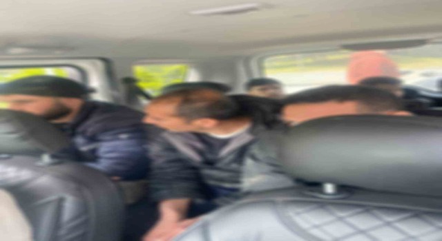 Kaçak göçmen sevki yaptığı tespit edilen 2 şahıs yakalandı