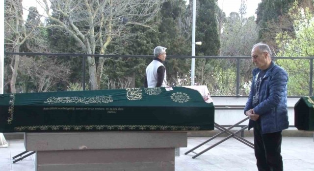 İstanbul'da hakim eşini öldürüp intihar eden kadın toprağa verildi