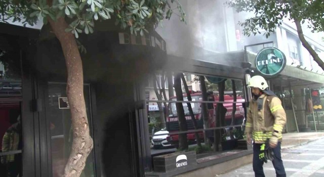 Kadıköyde sabah saatlerinde çıkan yangın korkuttu