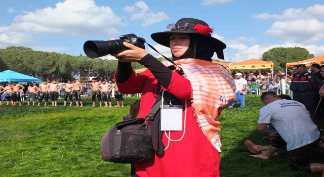 Kadın sanatçı güreşleri fotoğraflamak için Türkiyeyi geziyor