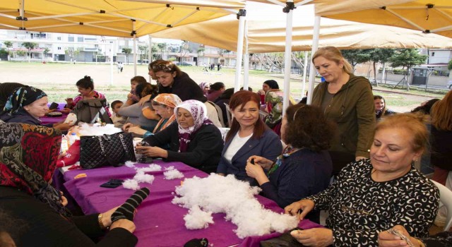 Kadınlar hem üretiyor hem sosyalleşiyor