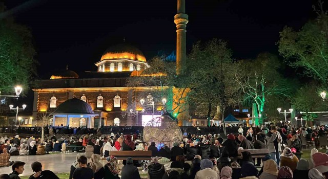 Kadir Gecesinde Balıkesirde camiler doldu taştı