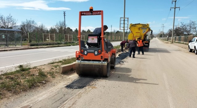 Kahramanmaraşın kuzey ilçelerindeki hasarlı yollar onarılıyor