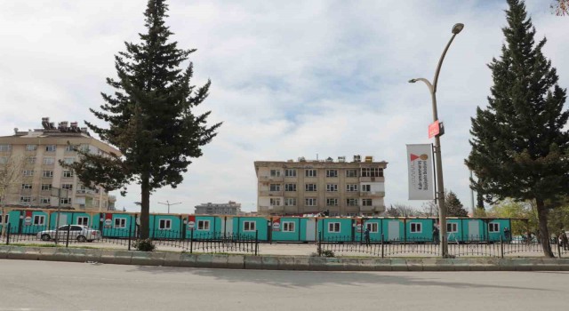 Kahramanmaraşta depremzede esnafa konteyner çarşı