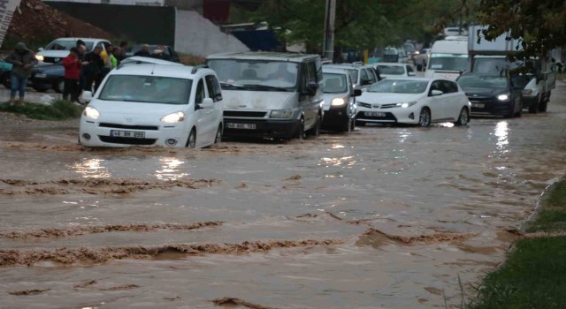 Kahramanmaraşta sağanak ve dolu etkili oldu