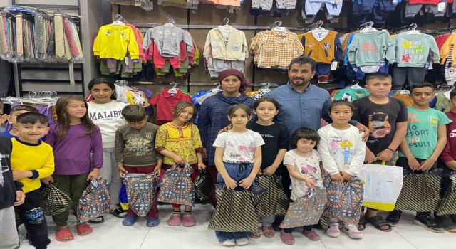 Kahramanmaraşta yardımsever vatandaş, depremzede çocukların ihtiyaçlarını gideriyor