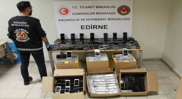 Kapıkule Gümrük Kapısında 3 milyon 730 bin lira değerinde 6 bin adet telefon ele geçirildi
