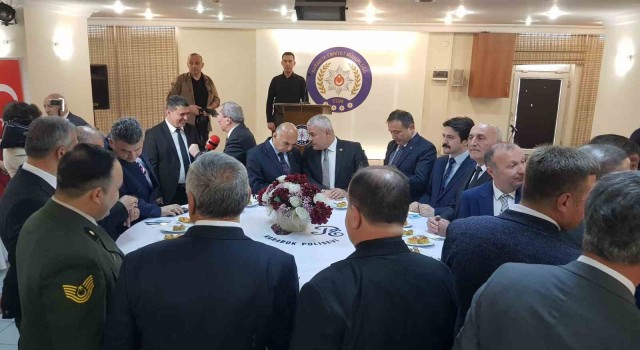 Karabükte il protokolü bayramlaştı