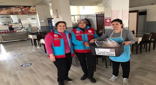 Karacasudaki lokantalarda artan yemekler can dostlar için toplanıyor