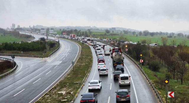 Karadeniz bağlantı yolunda 70 kilometre araç kuyruğu