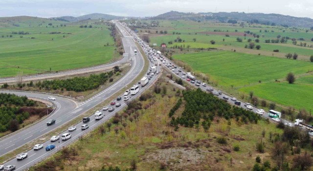 Karadeniz bağlantı yolundaki uzun araç kuyruğu dron ile görüntülendi