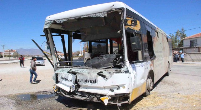 Karamanda halk otobüsü ile kamyon çarpıştı: 7 yaralı