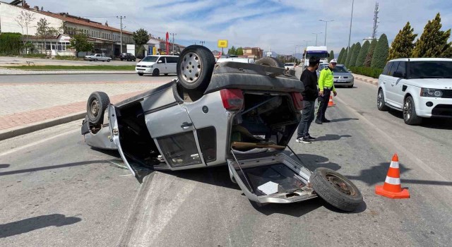 Karamanda takla atan otomobilin sürücüsü yaralandı