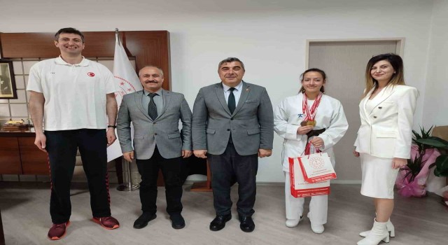 Karate bölge üçüncüsünden Müdür Sünnetciye ziyaret