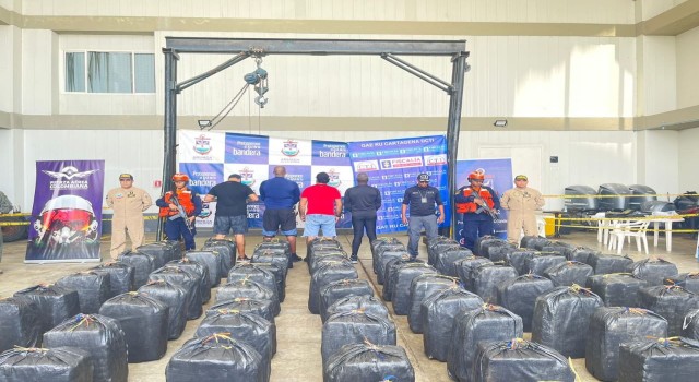 Karayip Denizinde 5.5 ton kokain ele geçirildi