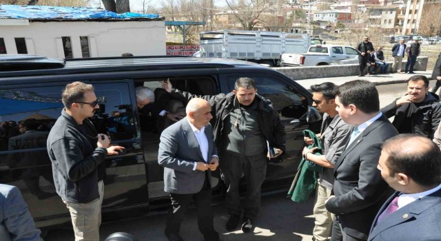 Karsta 700 milyonluk tesisin temelini Bakan Kirişçi attı