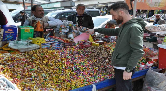 Karsta bayram şekerleri tezgahlarda yerini aldı