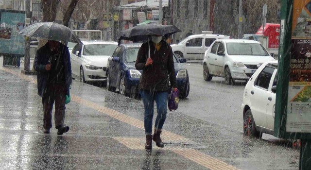 Karsta dolu yağışı etkili oldu