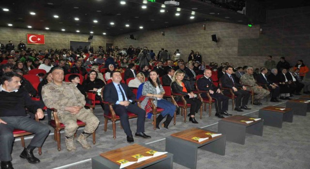 Karsta şiirler polisler için okundu