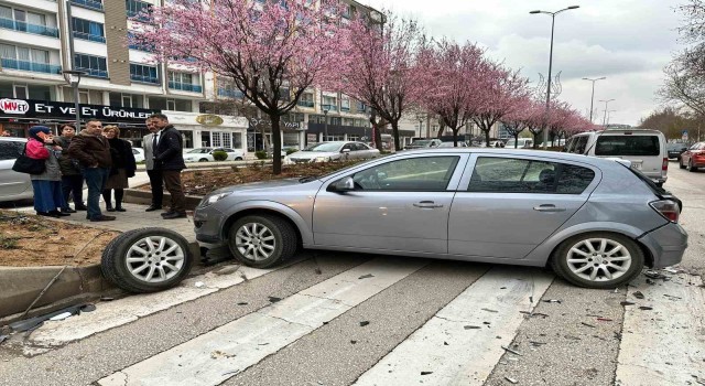 Kastamonuda 3 araç çarpıştı: 1 yaralı