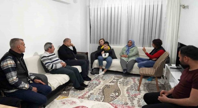 Kaymakam ve Belediye Başkanı iftarı depremzede vatandaşlarla açtı