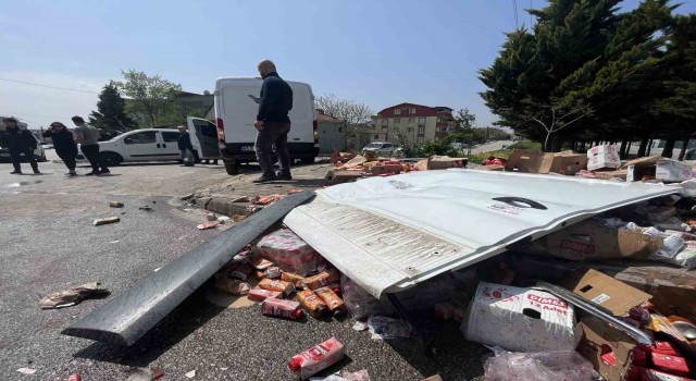 Kaza yapan araçtaki meşrubatlar yola saçıldı, bir kişi yaralandı