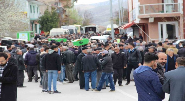 Kazada hayatlarını kaybeden 16 yaşındaki iki arkadaş toprağa verildi