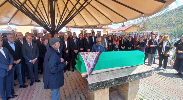 Kılıçdaroğlunun halası son yolculuğuna uğurlandı